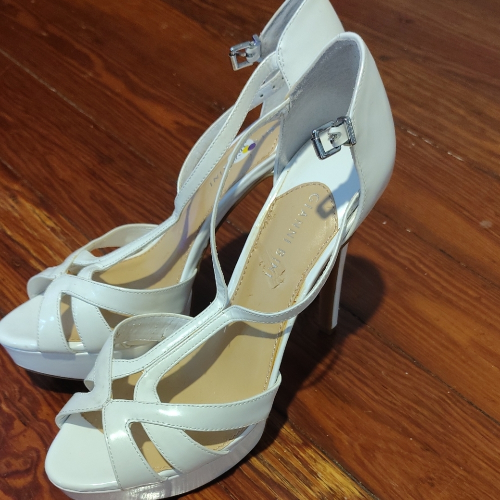 Elegant Gianni Bini White High Heels